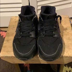 All black Nike Huraches